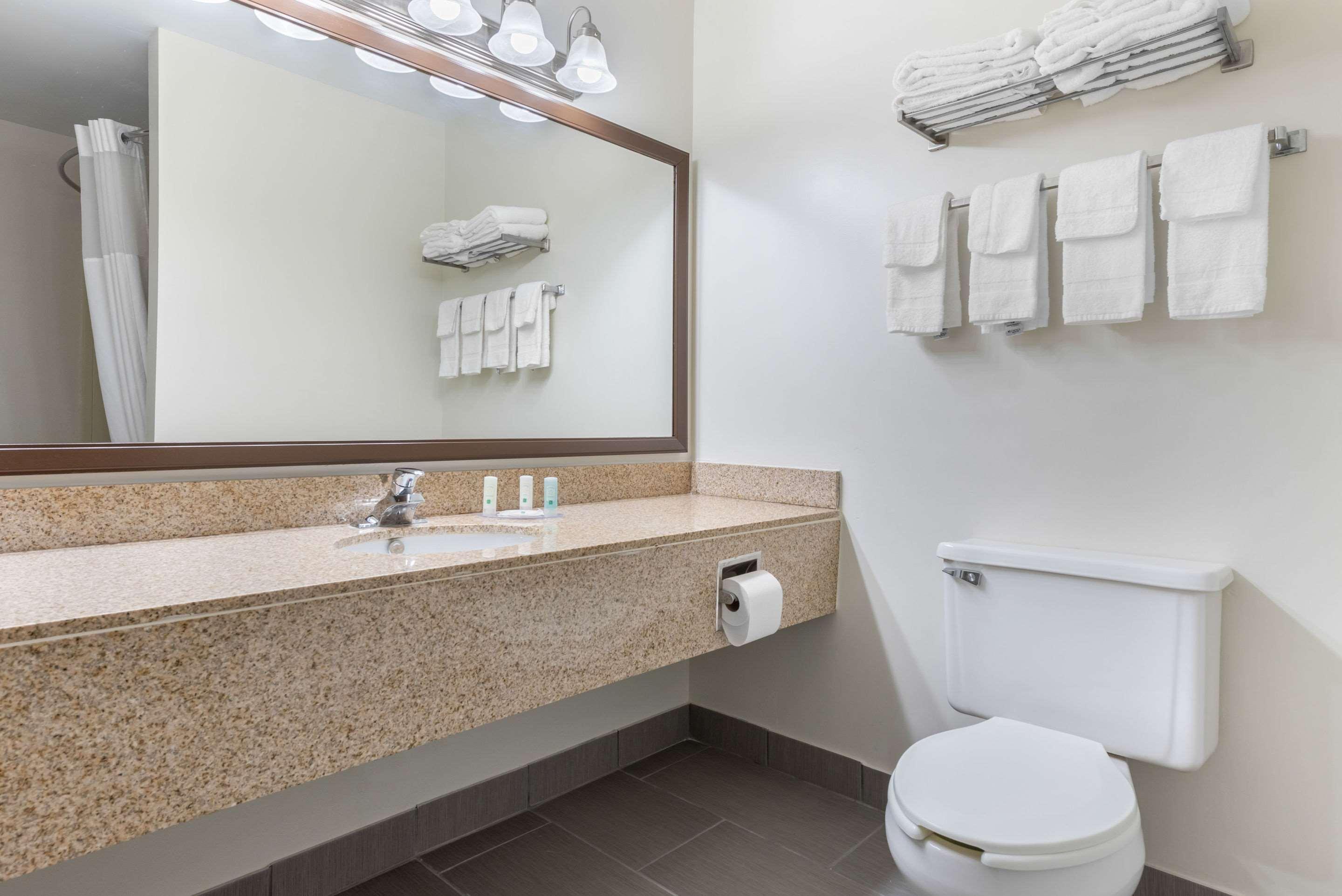 Quality Inn Фейрборн Екстер'єр фото