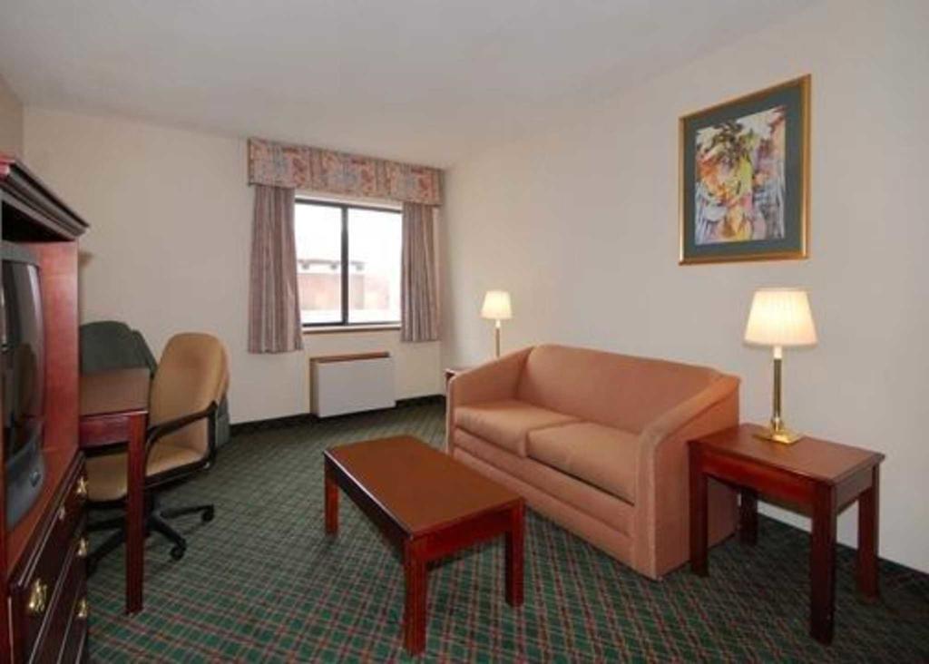 Quality Inn Фейрборн Екстер'єр фото