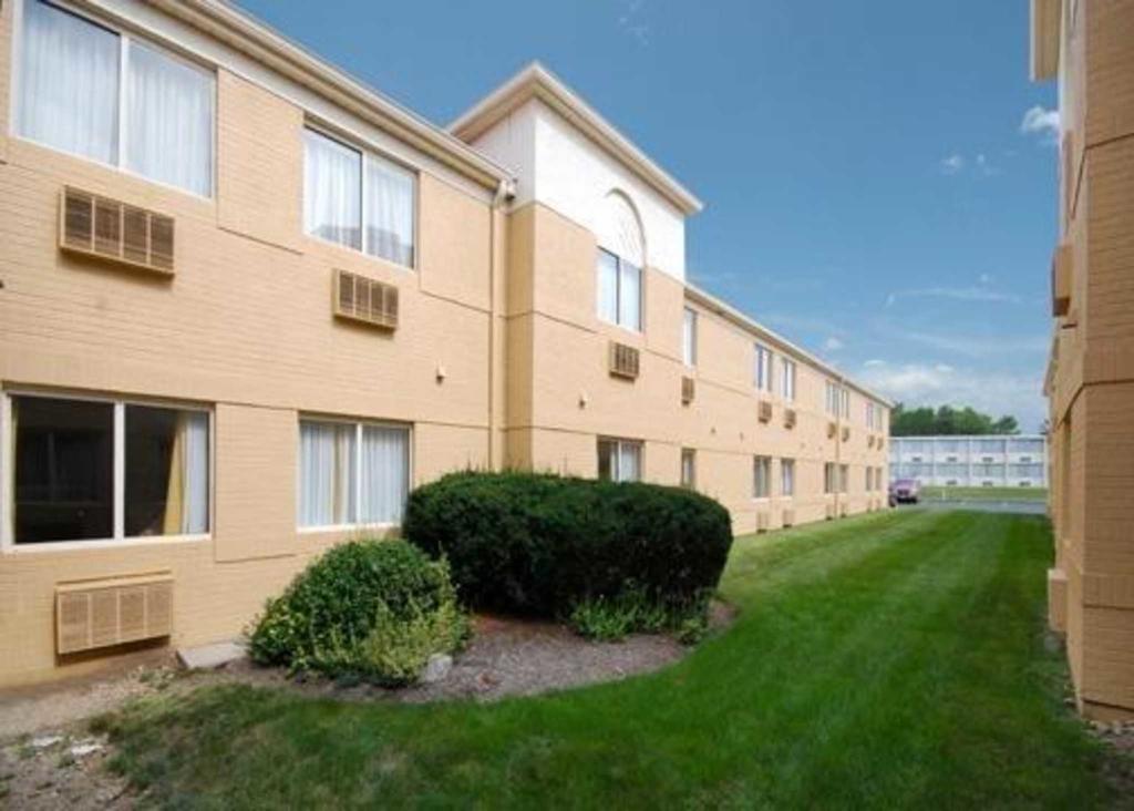 Quality Inn Фейрборн Екстер'єр фото